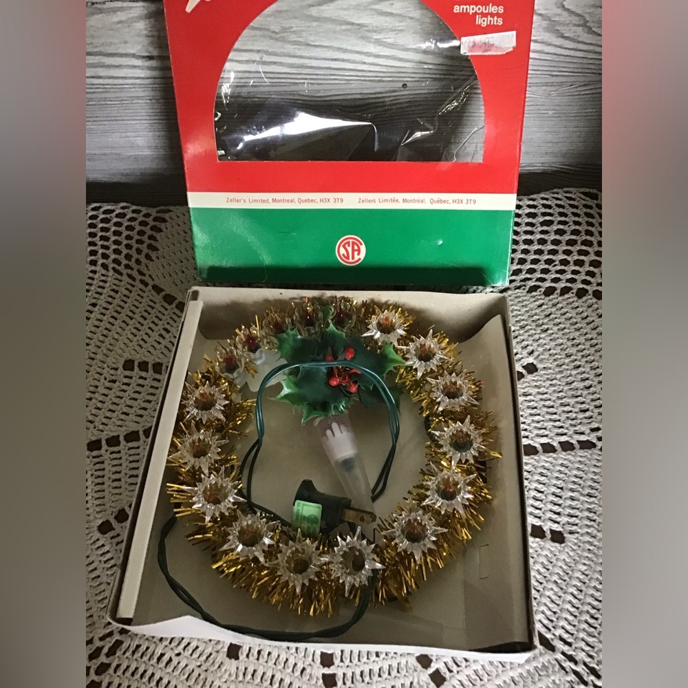 Vintage Christmas tree topper with flashing  Lights